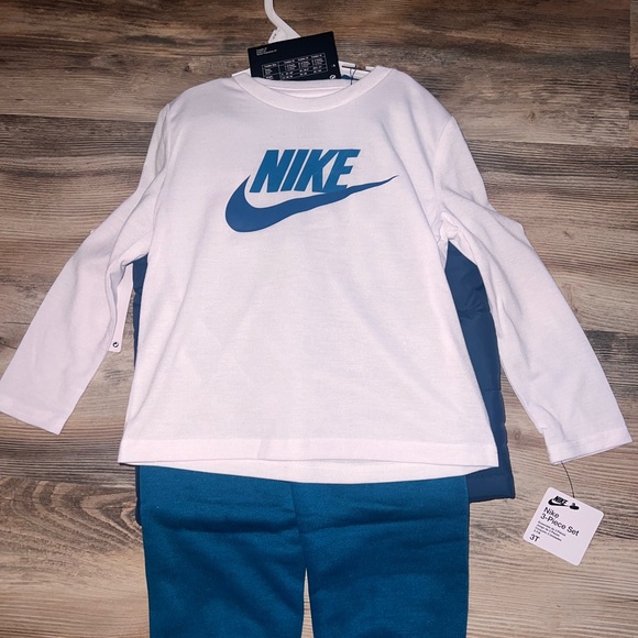 3T Nike Toddler - 3 Piece Set - Picture 1 of 4